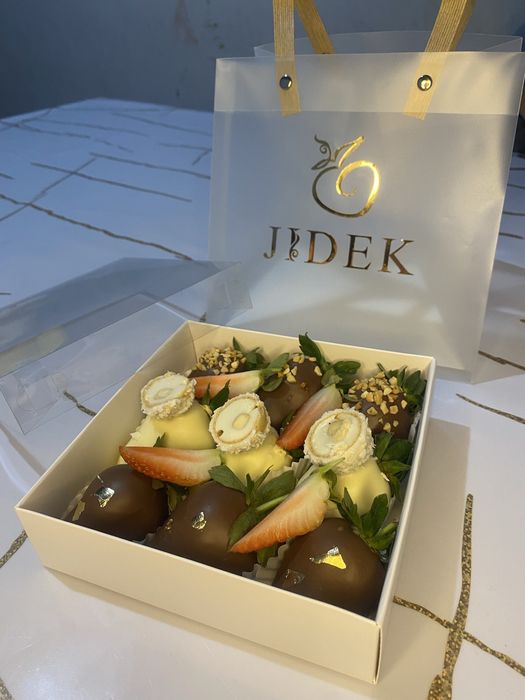 Клубника в шоколаде и денежный букет Караганда