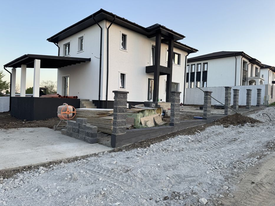 Casa parter+etaj+beci ,550 mp teren, 128 mp utili