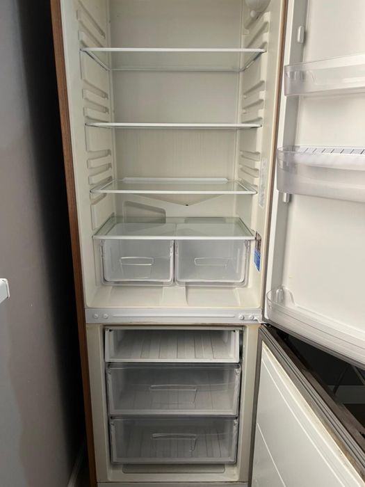 Продам холодильник Indesit 2013 год выпуск
