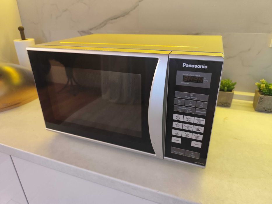 Продам микроволновую печь Panasonic NN-ST342M