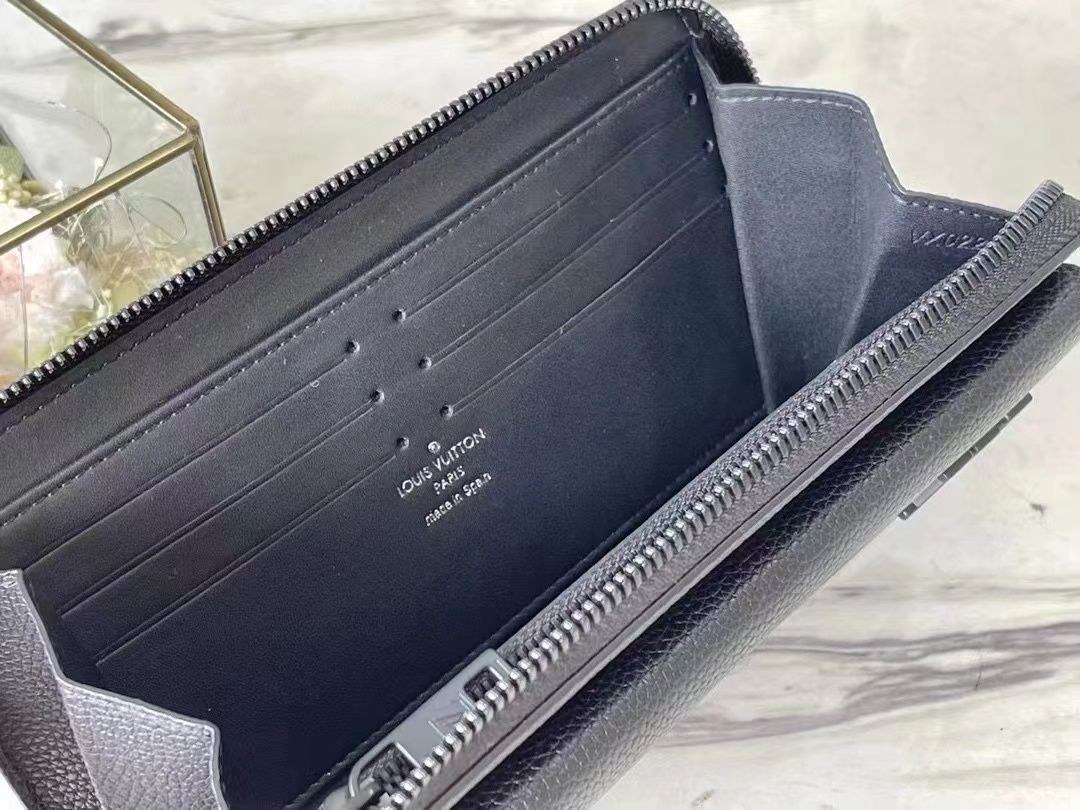 Louis Vuitton M69831 New Long Wallet