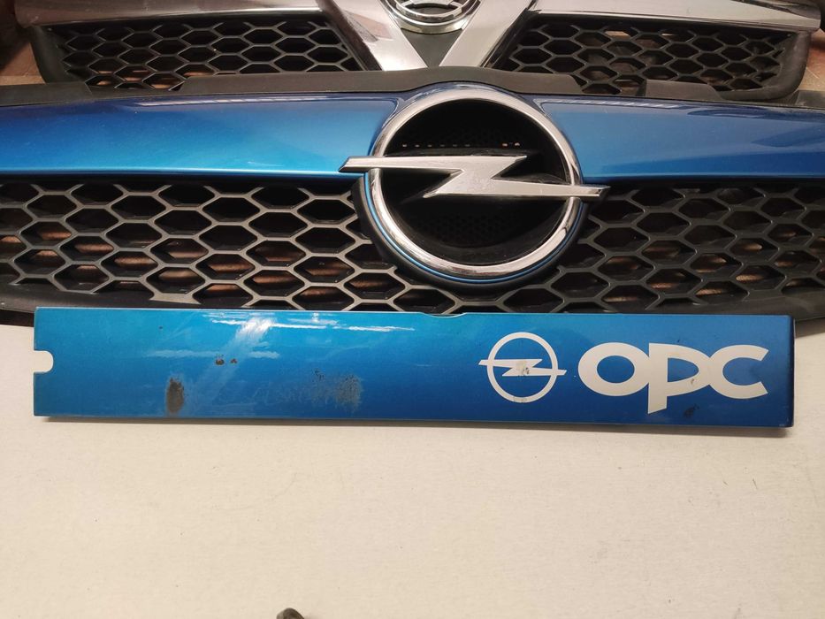 Продавам маски OPC и VXR за Opel Zafira B
