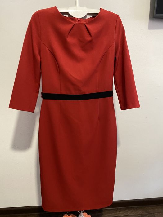 Каждое платье по 5