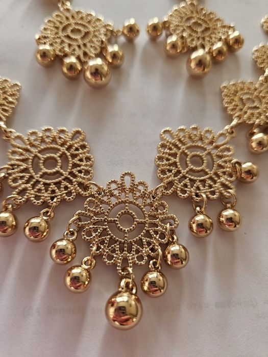 Красиво колие и обеци