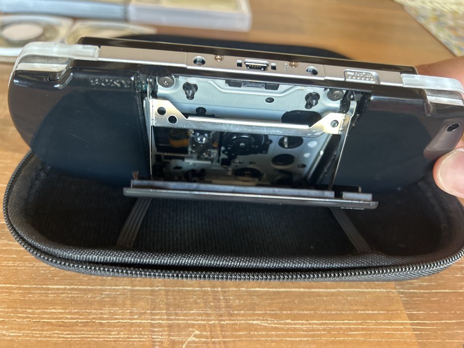 Sony PSP 2000 (Playstation portable) + 8 игри