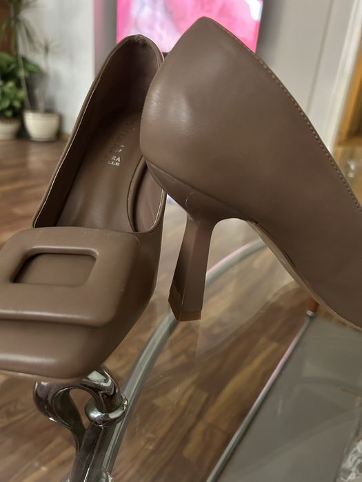 Нови обувки на токче