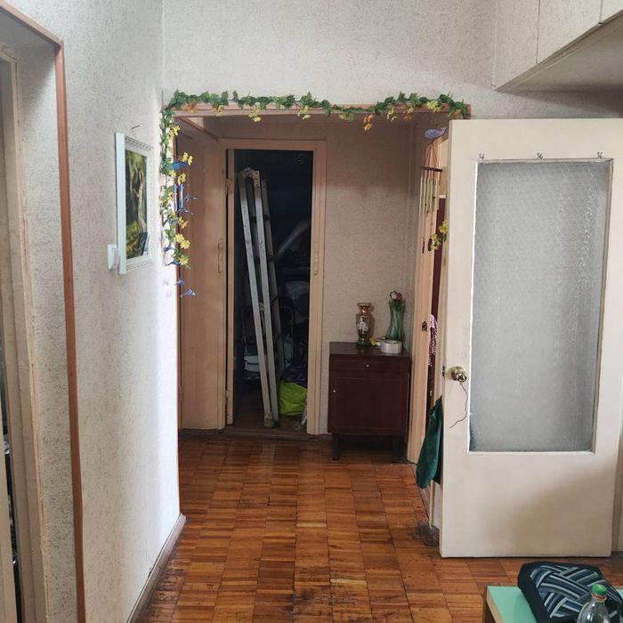 Сергели-3. Продаётся 3х-комнатная квартира. Балкон 2×6. Срочно