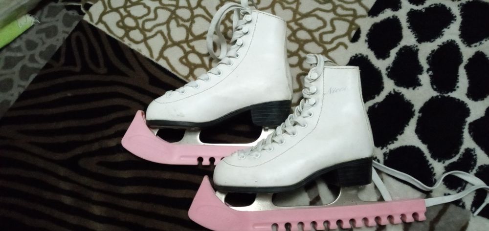 Коньки фигурные белые