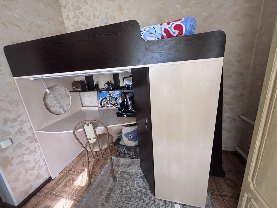 Подростковая кровать с рабочей зоной и шкафом