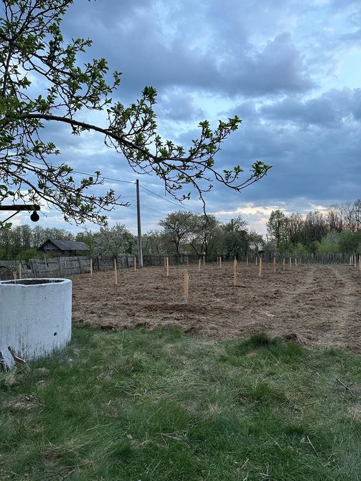 Vând teren cu potențial