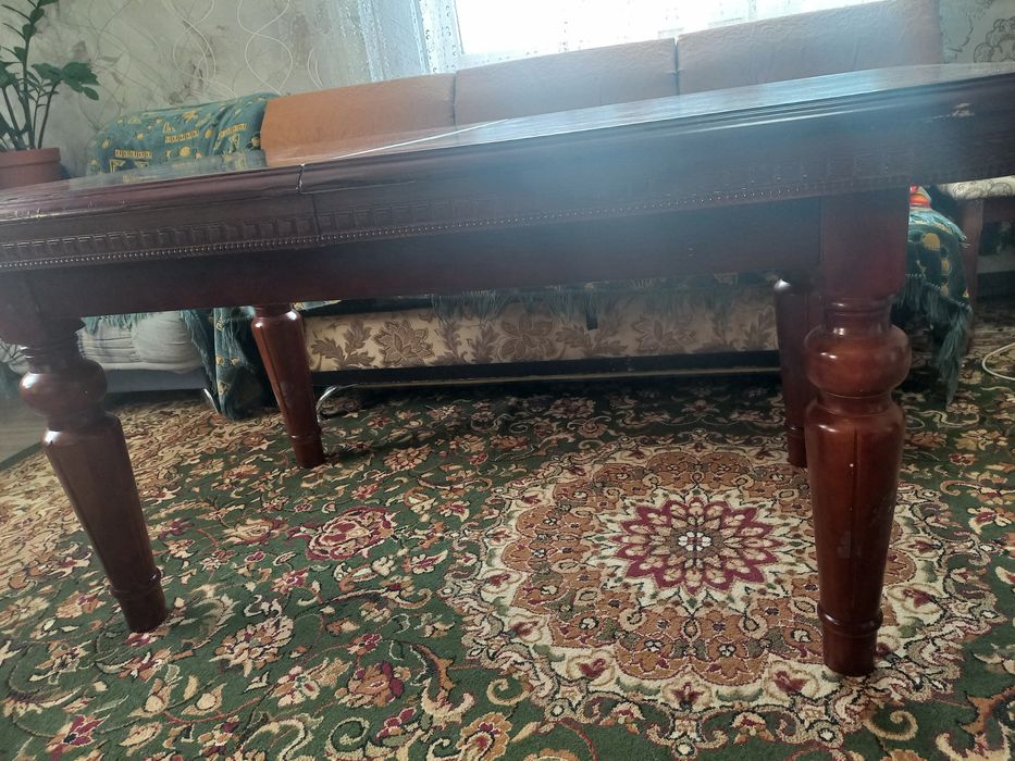 Продам стол со стульями,  дерево качество