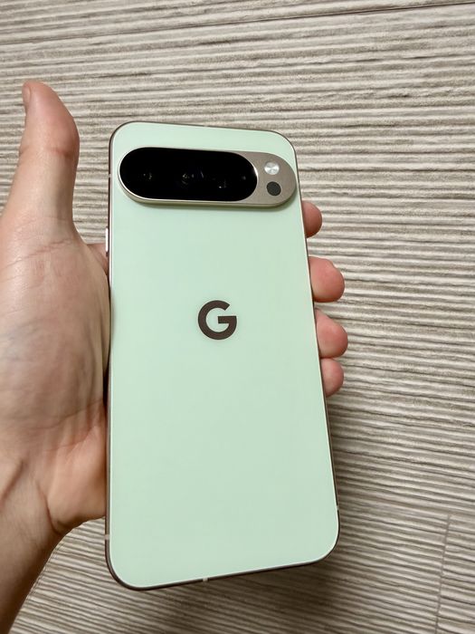 Google Pixel 10 Pro XL - 256 GB / 16GB RAM - ca si nou/ fullbox