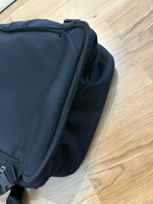 Дамски чанти и раница със забележки