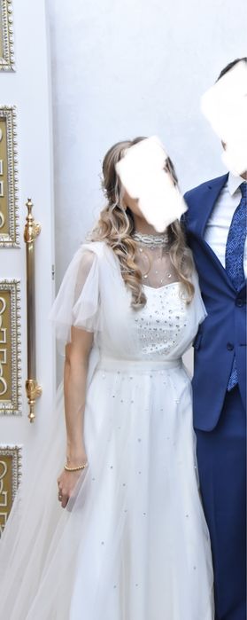 Свадебное платье вместе с фатой