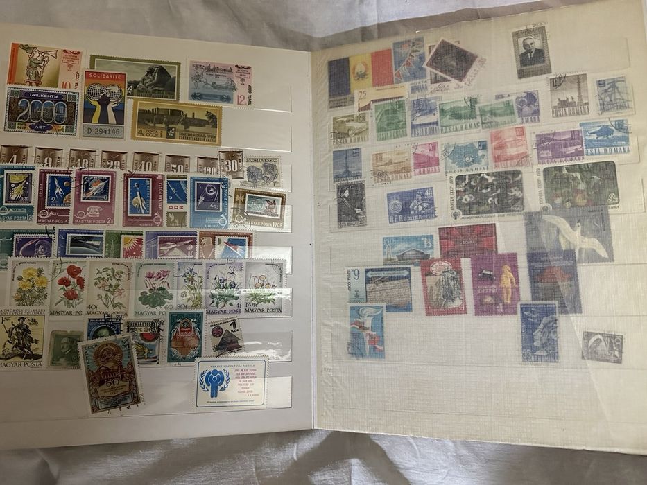 Придаются почтовые марки