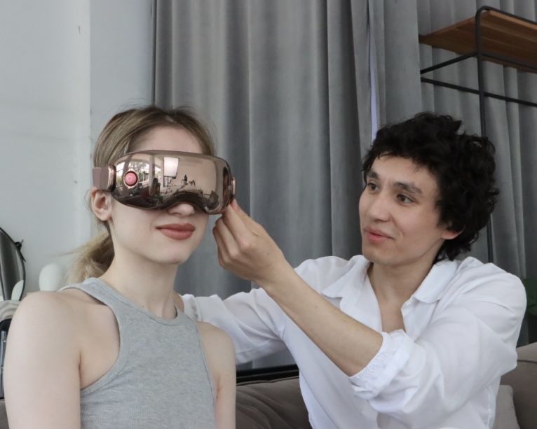 Массажер для глаз BREO