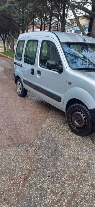 Продавам Рено Канго