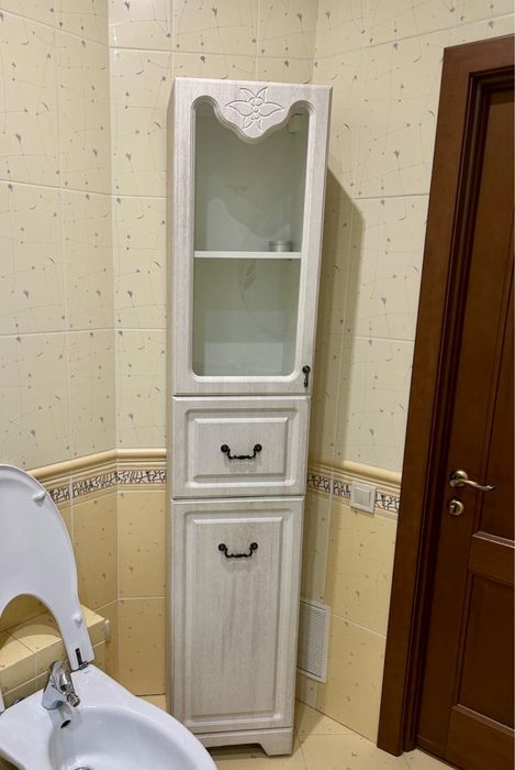 Продам узкий шкаф пенал