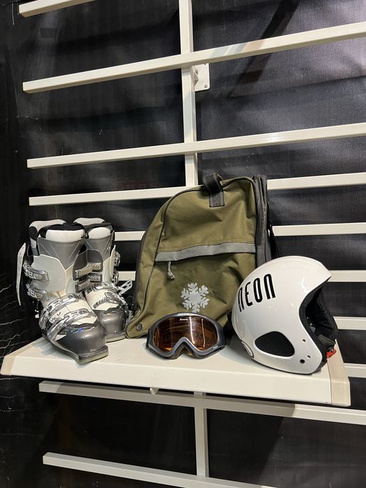 Echipament schi de vânzare – cască, ochelari, clăpari + geantă