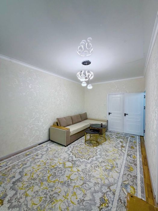 Чиланзар 13 2/2/4 комната зеркални балкон 1.5/3