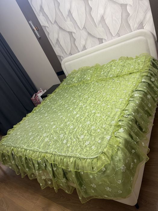Продам накидку для кровати