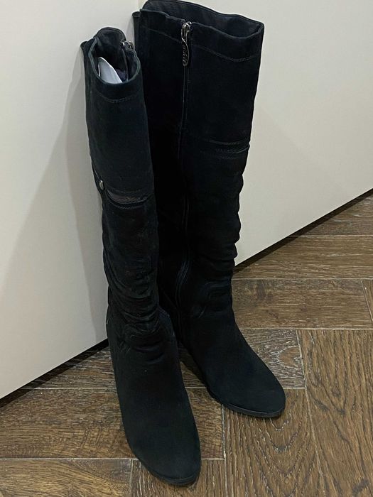 Срочно продам зимние сапоги