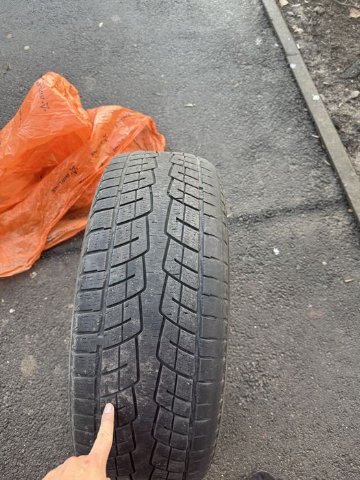 4 зимних шины  235/65/R17