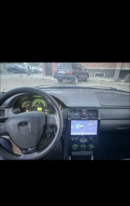 В продаже приора седан