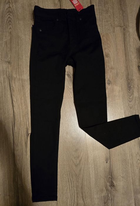 Vand blugi pentru dama