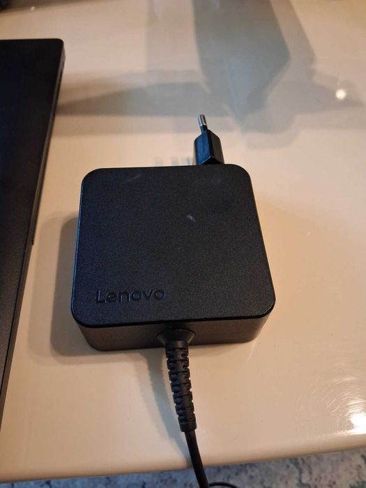 Laptop Lenovo i3  /17.3"