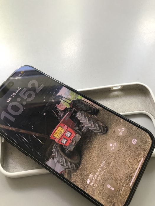 Vand iphone 14 pro 93% bateria