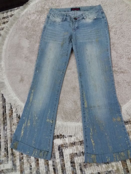 Срочно! Джинсы расклешеные  44 разм. наш на стройную девушку.