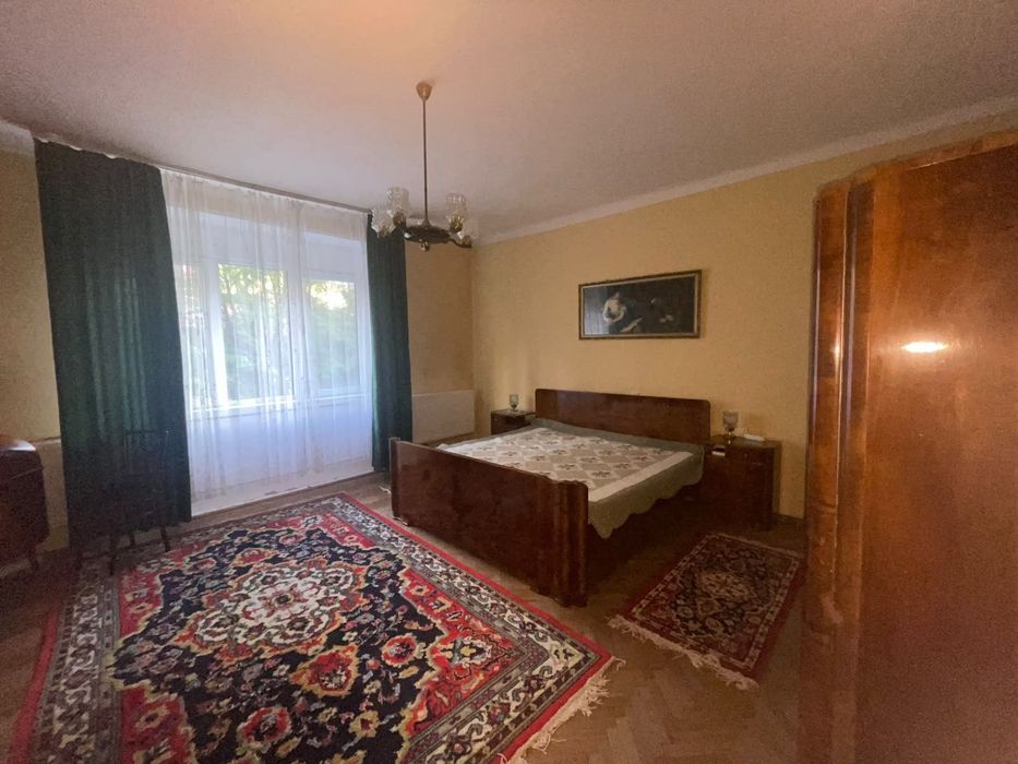 Casă de vânzare și anexă, teren 2287 mp