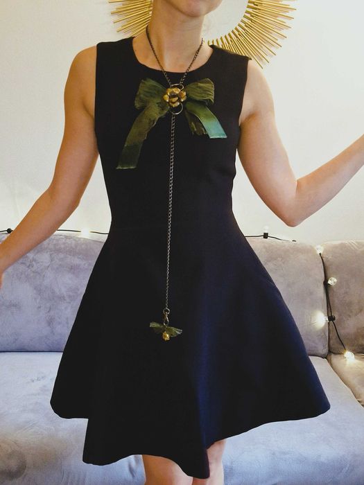 Малка черна рокля Reserved (XS) + ръчно изработено бижу