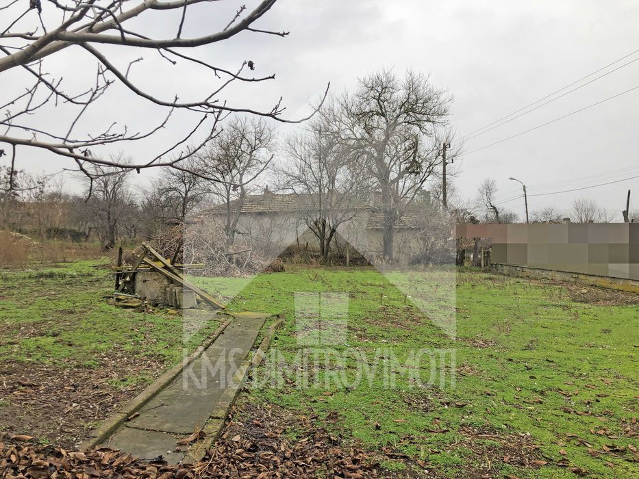 Тухлена къща с двор 1.6 дка, КЛАДЕНЕЦ и атрактивна локация в Плиска!