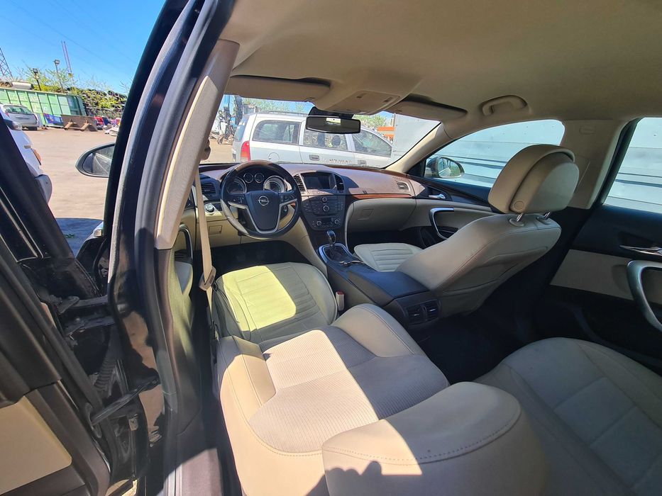 Dezmembrez Opel Insignia