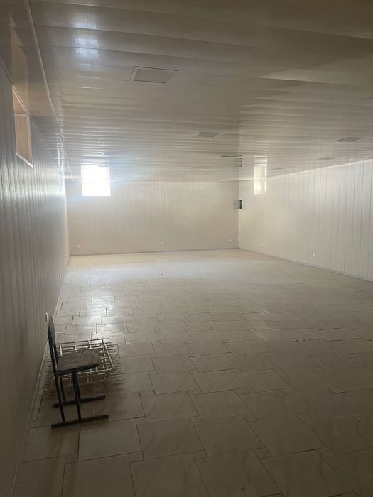 Сдам два этажа : первый и цоколь в центре города 240 кв м