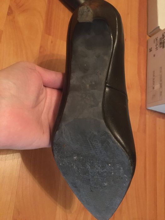 класически черни кожени обувки с ток 38 номер