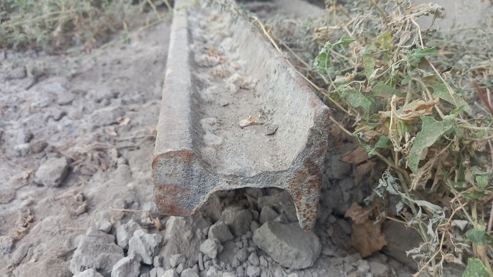 Rels sotiladi (razmeri P18) 8 metrdan 4 ta tiniq  (reyls)