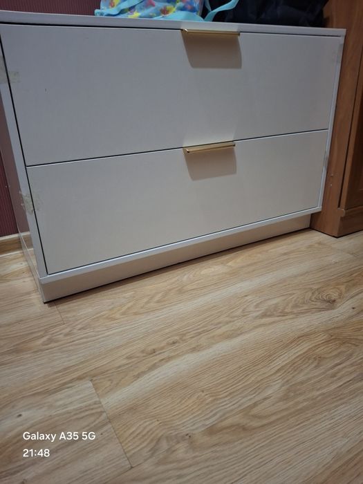 Тумба выдвижной. Размер дл 90см шир 40см. Выс 60 см.