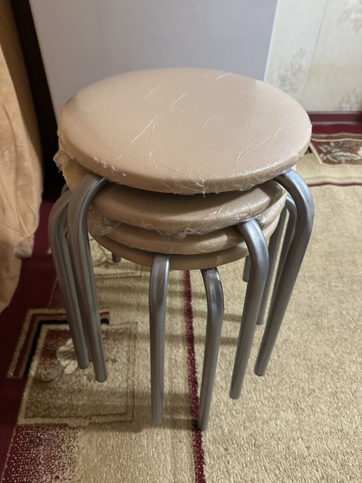 Продам новые кухонные табуретки