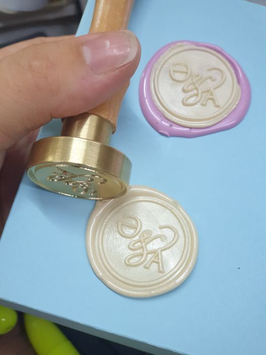 Изготовление клише с вашими инициалами