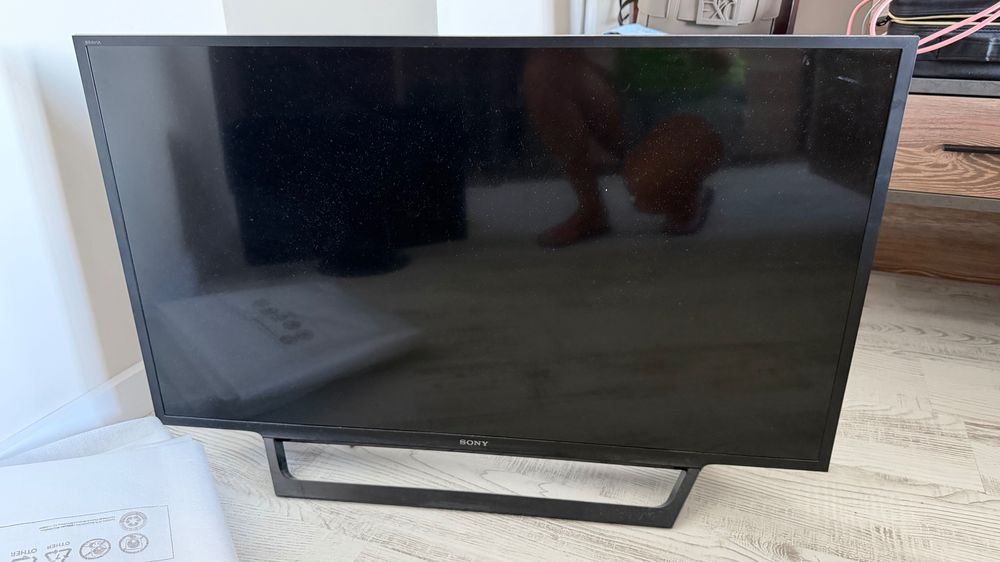 Продавам ТВ Sony BRAVIA