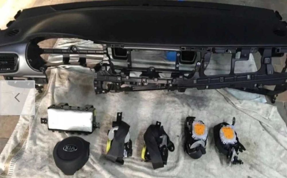 Арматурно табло аирбег колани Kia Stonic