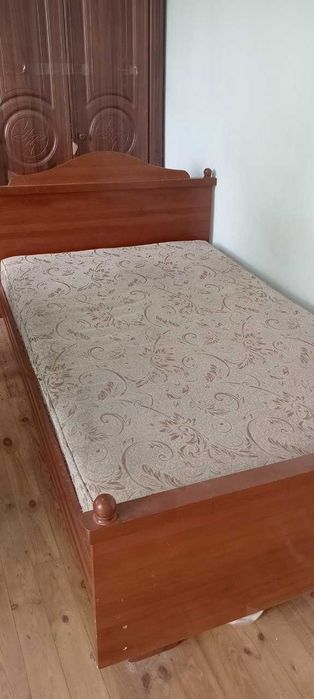 Кровать полноценное дерево