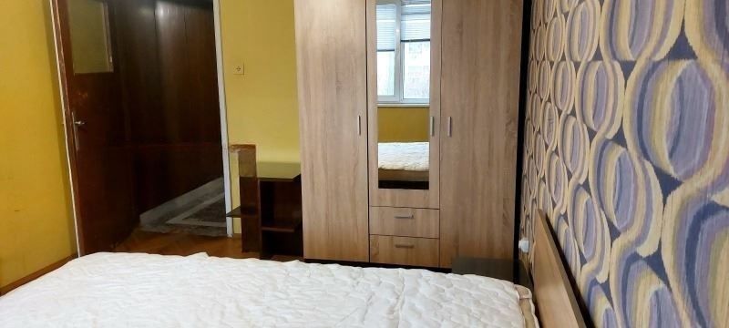 Дава се под наем Тристаен апартамент в София, Света Троица - 85 кв.м за 547.23 € - Снимка #3