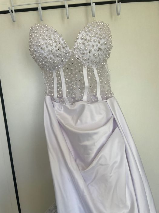 Елегантна бална рокля