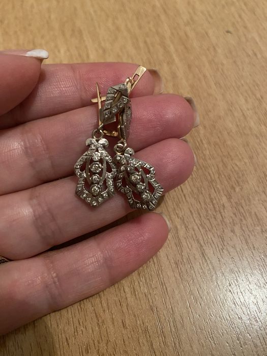 Продам бриллиантовые серьги