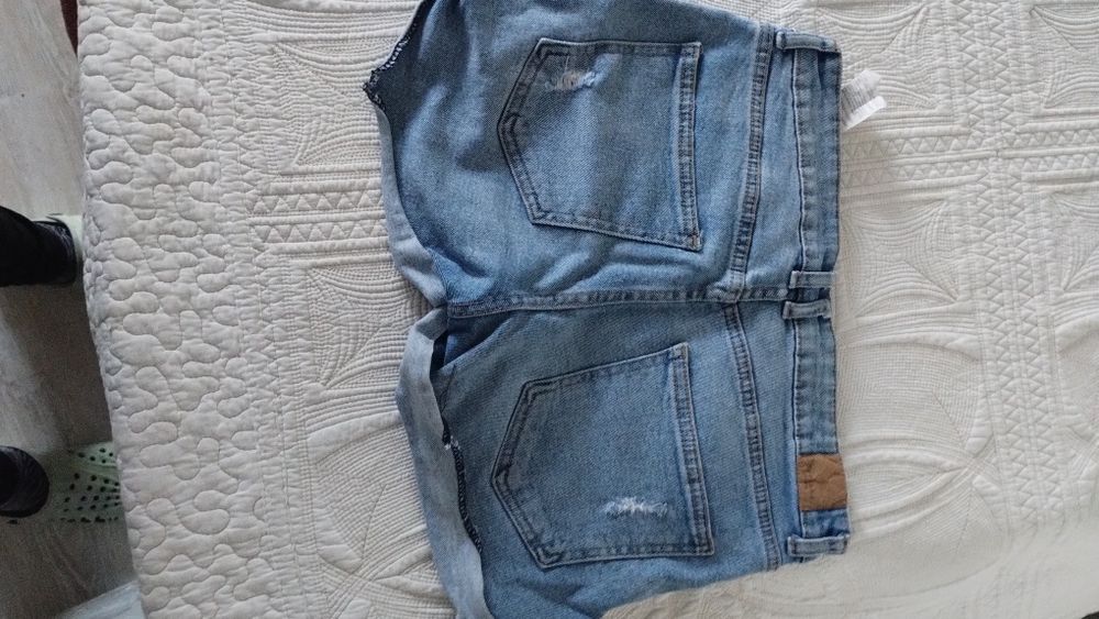 Къси дънкови панталони Bershka