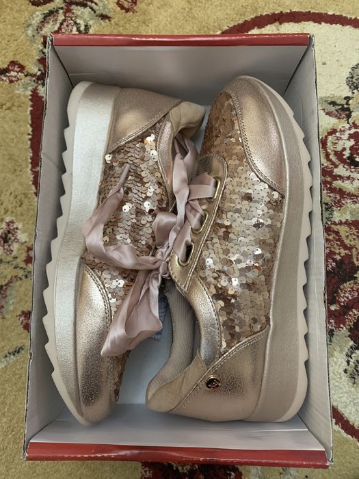 Кроссовки, обувь женская